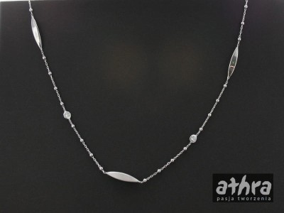 Łańcuszek srebrny, rodowany z zapięciem CEK98