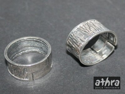 Pierścionek rodowany regulowany, M64/R