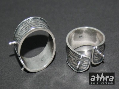 Pierścionek obrączka regulowana, oksydowana z bolcami, M64/2/O