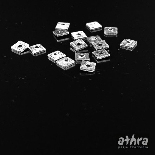 www_athra_pl_BLSAT4X4 blaszka satynowa kwadrat z dziurką w środku