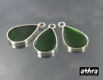 Łezka srebrna wypełniona emalią oliwkowa