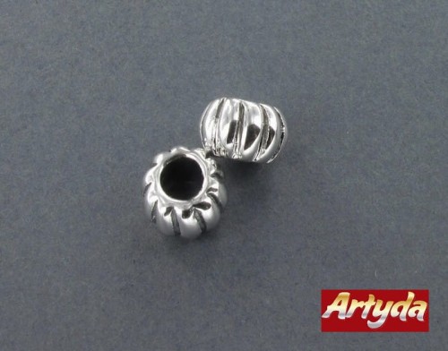 oponka z metalu w kolorze srebrnym rozmiar 9x6 średnica wewnętrzna 4mm
