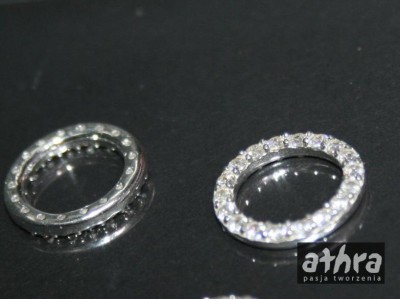 Kółko srebrne z cyrkoniami, K16